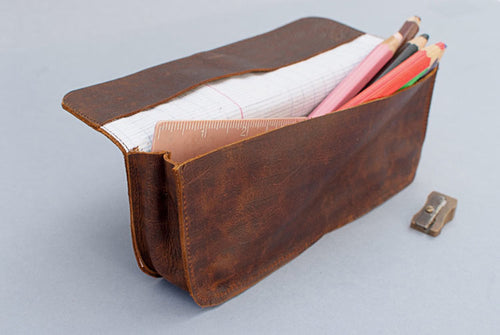 La trousse d'écolier en cuir