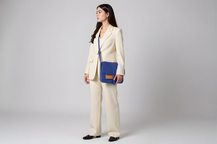 sac à main en cuir bleu en bandoulière