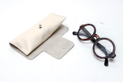 Etui à lunettes en cuir blanc