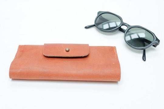 Etui de lunettes en cuir camel