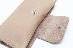 Etui à lunettes en cuir beige