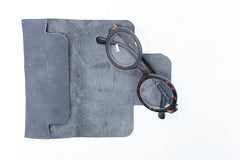 Pochette à lunettes en cuir gris
