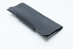 Pochette à lunettes en cuir gris