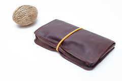 Pochette à tabac en cuir marron recyclé