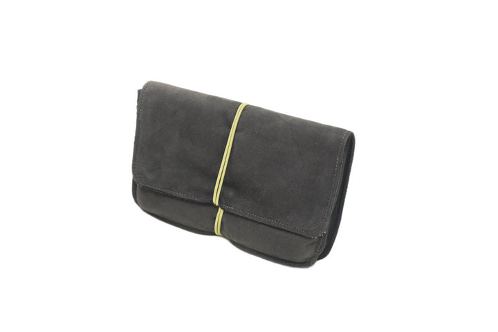 blague à tabac en daim kaki 