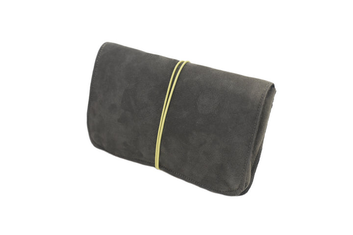 Pochette à tabac en daim kaki recyclé