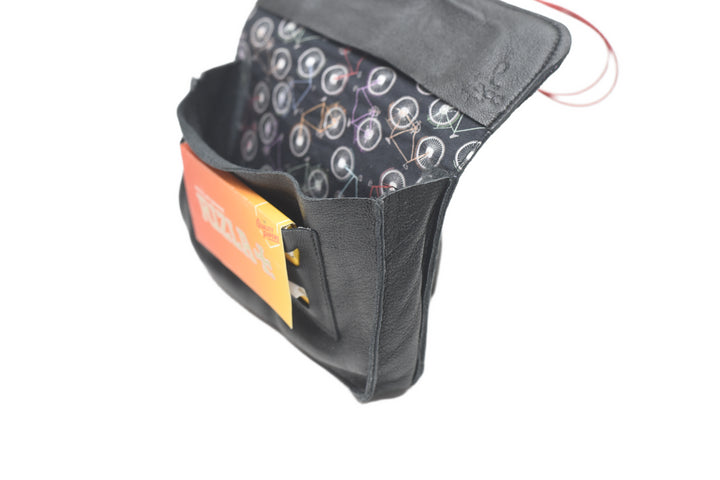 Pochette à tabac cuir noir recyclé