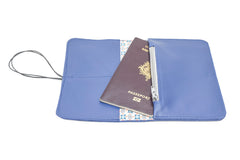 Pamilacan compact and flat wallet in genuine leather blue with matching elastic closure, made in Rennes.