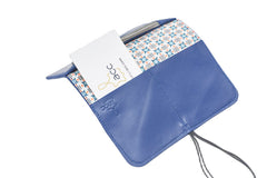 Pamilacan compact and flat wallet in genuine leather blue with matching elastic closure, made in Rennes.