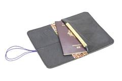 Detail of the anti-sandwich effect fold and the careful finishing of a leather wallet brown dark CreationACC.