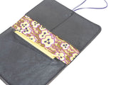 Detail of the anti-sandwich effect fold and the careful finishing of a leather wallet brown dark CreationACC.