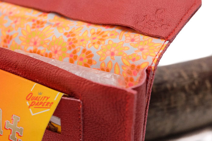 Etui à tabac en cuir rouge recyclé