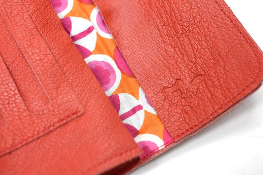 Tobacco pouch red in full grain leather, made in France, engraving offered.