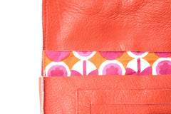 Tobacco pouch red in full grain leather, made in France, engraving offered.
