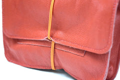 Tobacco pouch red in full grain leather, made in France, engraving offered.