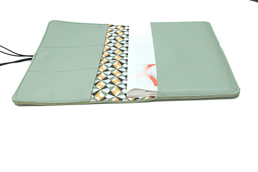 Porte-chequier vert en cuir souple