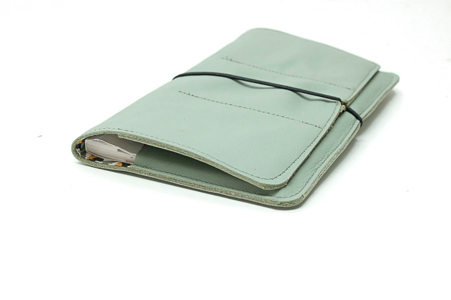 Porte-chequier vert en cuir souple
