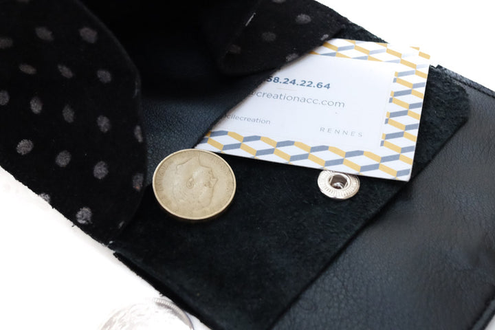 Grand porte-monnaie en daim noir à pois