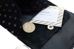 Grand porte-monnaie en daim noir à pois