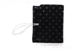 Grand porte-monnaie en daim noir à pois