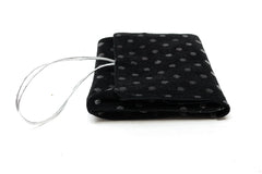 Grand porte-monnaie en daim noir à pois