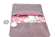 Detail of the anti-sandwich effect fold and the careful finishing of a leather wallet brown dark CreationACC.