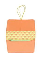 Pamilacan compact and flat wallet in genuine leather orange with matching elastic closure, made in Rennes.