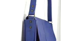 Handcrafted leather Small Upcycled Blue Leather Handbag made in France - Detail 5