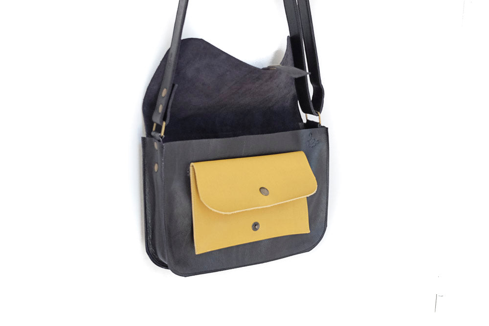 Handbag and purse black leather