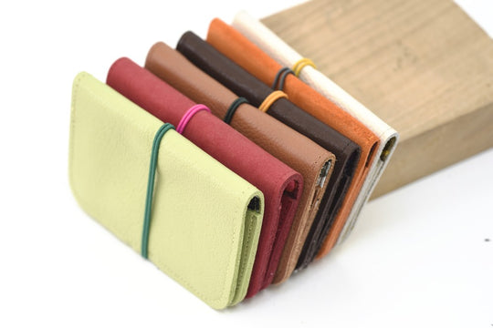 Porte-cartes en cuir en cuir artisanal fait main à Rennes - Photo 2