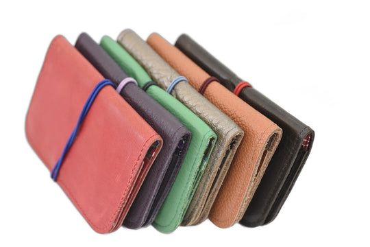 Porte-cartes en cuir en cuir artisanal fait main à Rennes - Photo 1