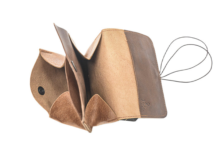 Grand porte monnaie en cuir camel