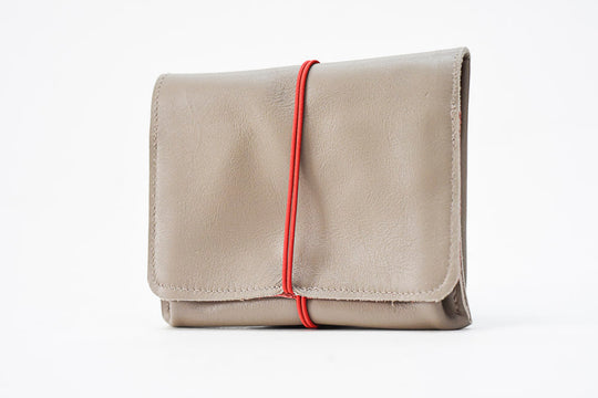Grand porte-monnaie beige en cuir souple upcyclé