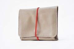 Grand porte-monnaie beige en cuir souple upcyclé