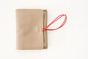 Grand porte-monnaie beige en cuir souple upcyclé