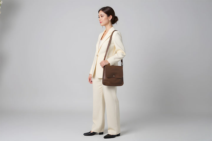 sac à main en cuir marron en bandoulière