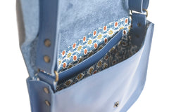 Sac à main cuir artisanal bleu bandouliere