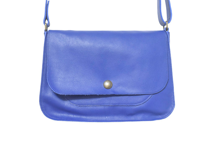 Leather shoulder bag with adjustable strap
