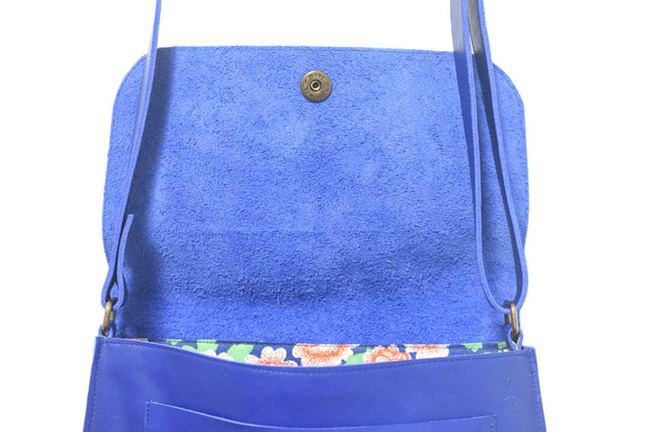 Leather shoulder bag with adjustable strap
