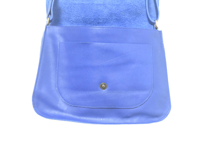 Leather shoulder bag with adjustable strap
