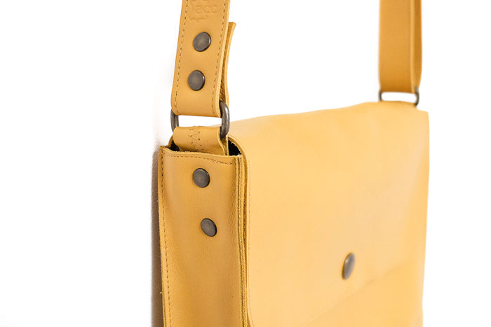 Leather handbag yellow