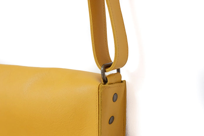 Leather handbag yellow