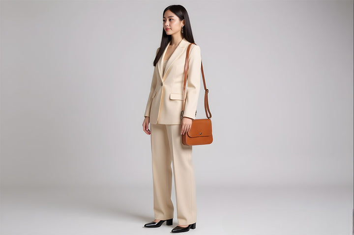 sac à main en bandoulière cuir clair marron