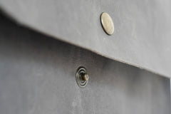 Grand Sac à Main en Cuir Gris - Pièce Unique d'Artisanat de Luxe à Rennes