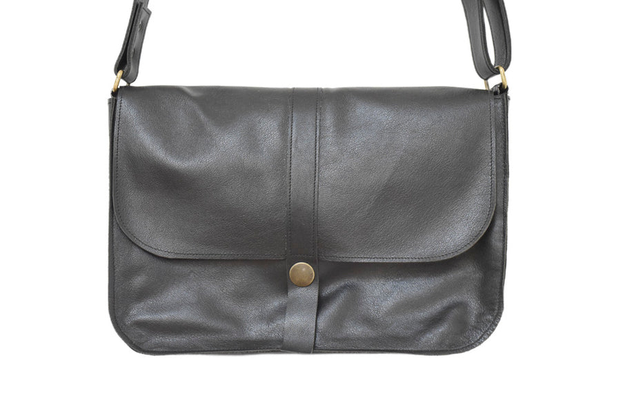 Petit sac à main en cuir noir upcycling | Création artisanale à Rennes