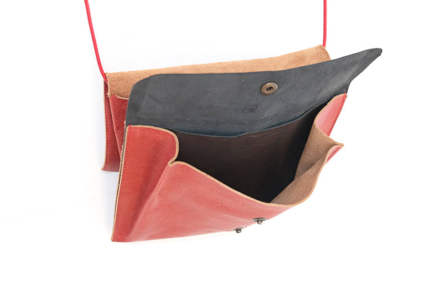Shoulder leather bag with bellows