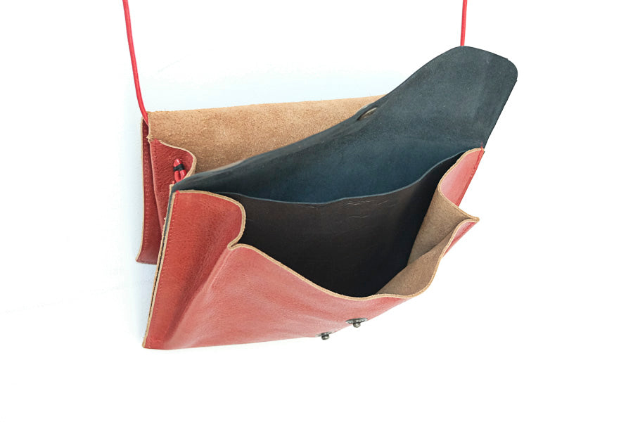 Shoulder leather bag with bellows