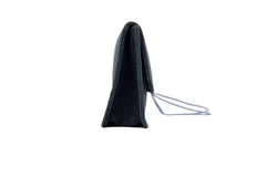 Trousse d'école et de bureau en cuir noir souple avec fermeture par élastique de couleur, fabriquée à la main.