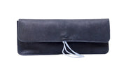 Trousse d'école et de bureau en cuir noir souple avec fermeture par élastique de couleur, fabriquée à la main.