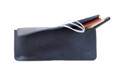 Trousse d'école et de bureau en cuir noir souple avec fermeture par élastique de couleur, fabriquée à la main.